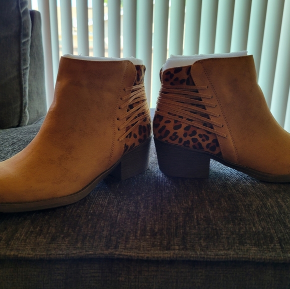 Ankle boots - Picture 3 of 3
